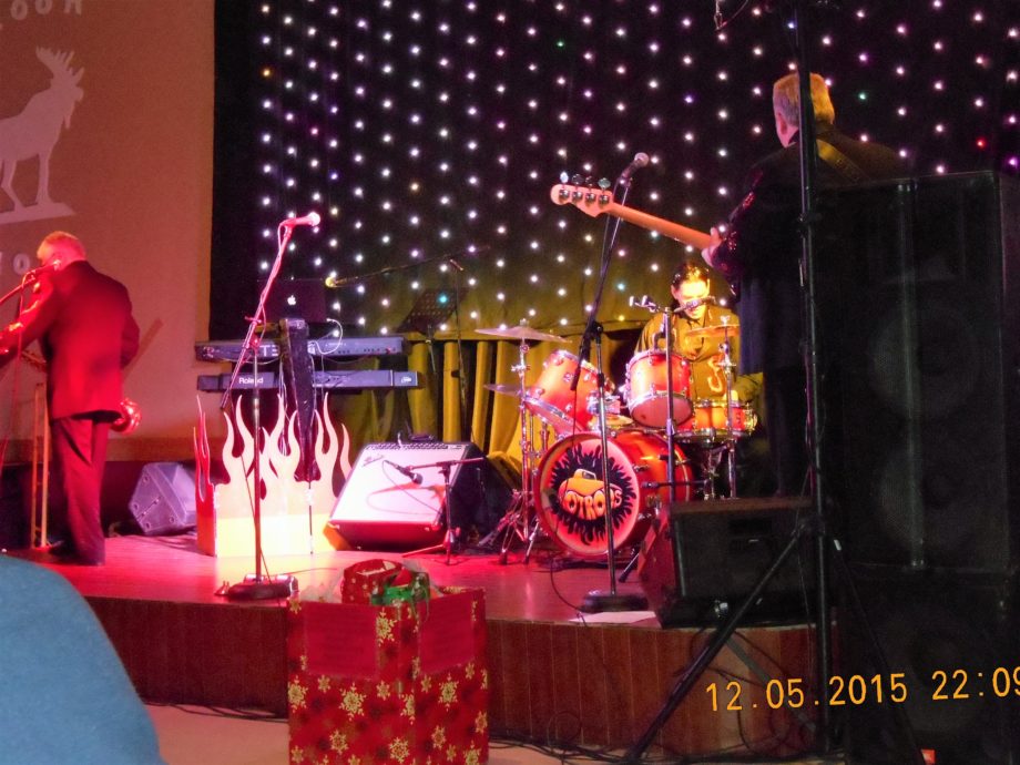 lacc-christmas-party-2015-2entertained-by-the-sensational-hot-rods